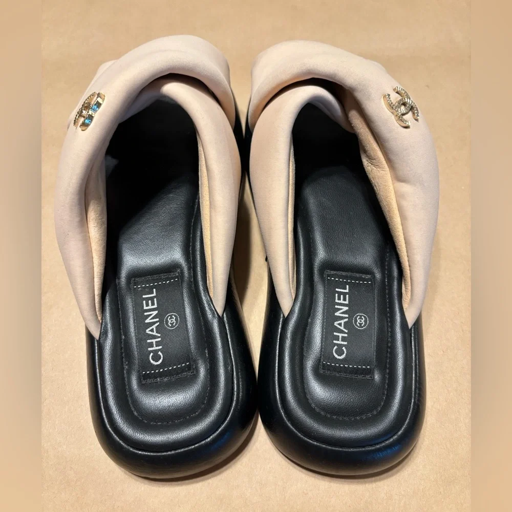 Chanel Cream and Black Quilted Sandals‎